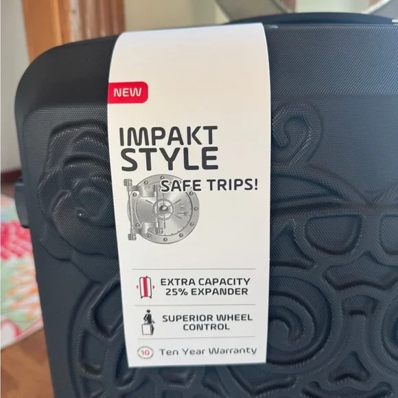 IT IMPAKT LUGGAGE “BLACK SKULL” 28” LARGE HARDSIDE ROLLER LUGGAGE NWT - Picture 3 of 10